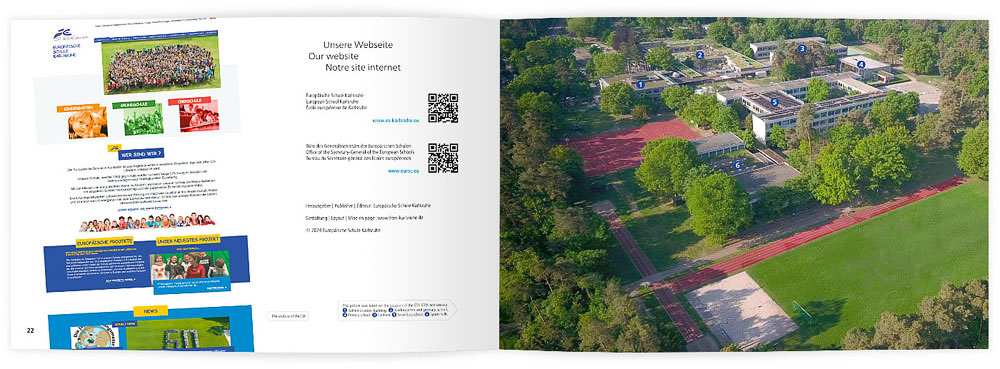 Die Seiten 22 und 23 der Broschüre der Europäischen Schule Karlsruhe. Auf der linken Seite wird die Website gezeigt, rechts ein Luftbild vom Campus